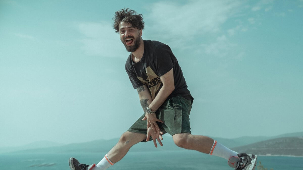 Ünlü rapçi Şehinşah Sakarya'da kaza yaptı