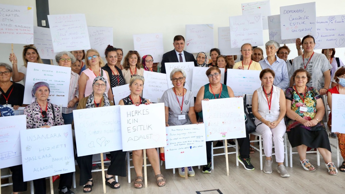 Başkan Tugay Karşıyakalı kadınlarla buluştu: “Kadınların kent yönetiminde aktif olmalarını önemsiyoruz”