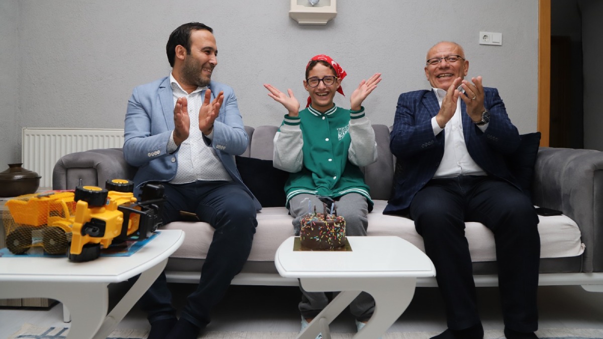 Kartal Belediyesinden engelli vatandaşlara doğum günü sürprizi