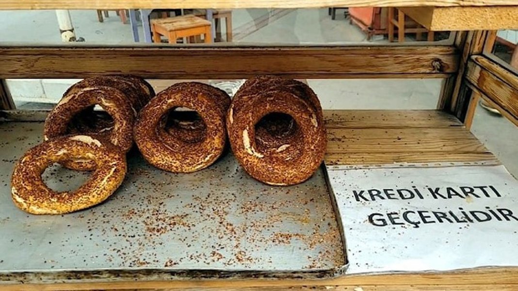 Vatandaş çareyi yine pos cihazında buldu: Simitte kredi kartı dönemi