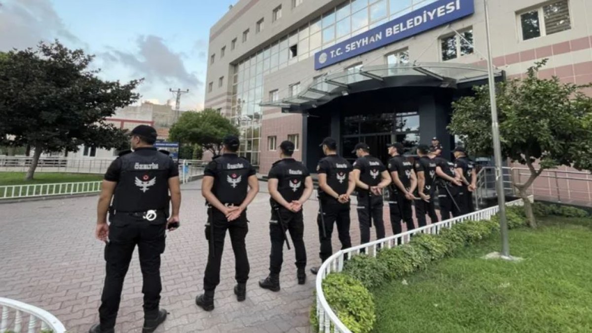 Seyhan ve Çukurova belediyelerine operasyon: 13 kişi tutuklandı