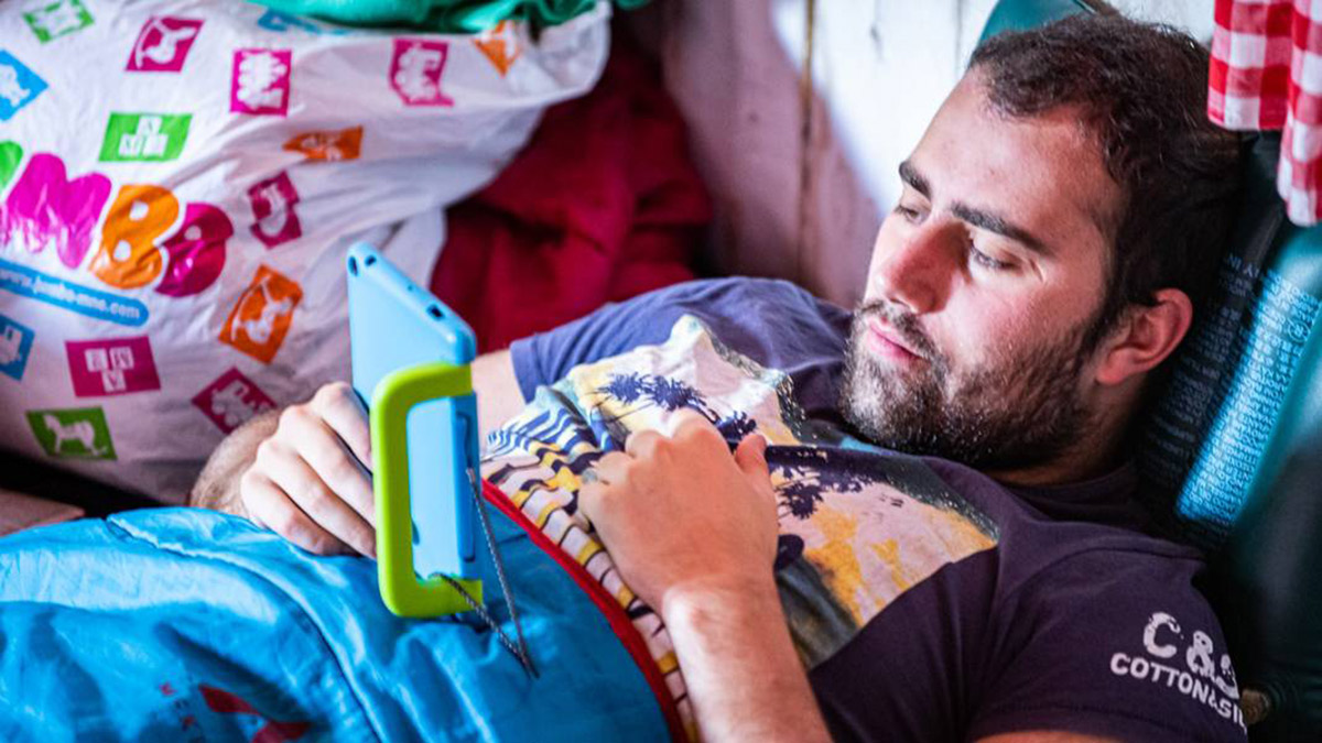 Dünyanın en tembel vatandaşı olmak için 46 gündür uyuyorlar