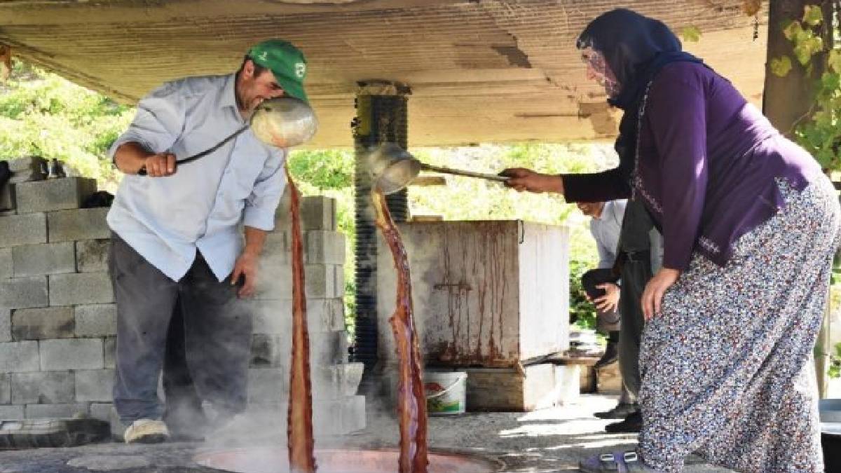 Ata mesleği diye başladı parasını görünce devam etti! Kilosu 250 TL' den resmen şifa satıyor