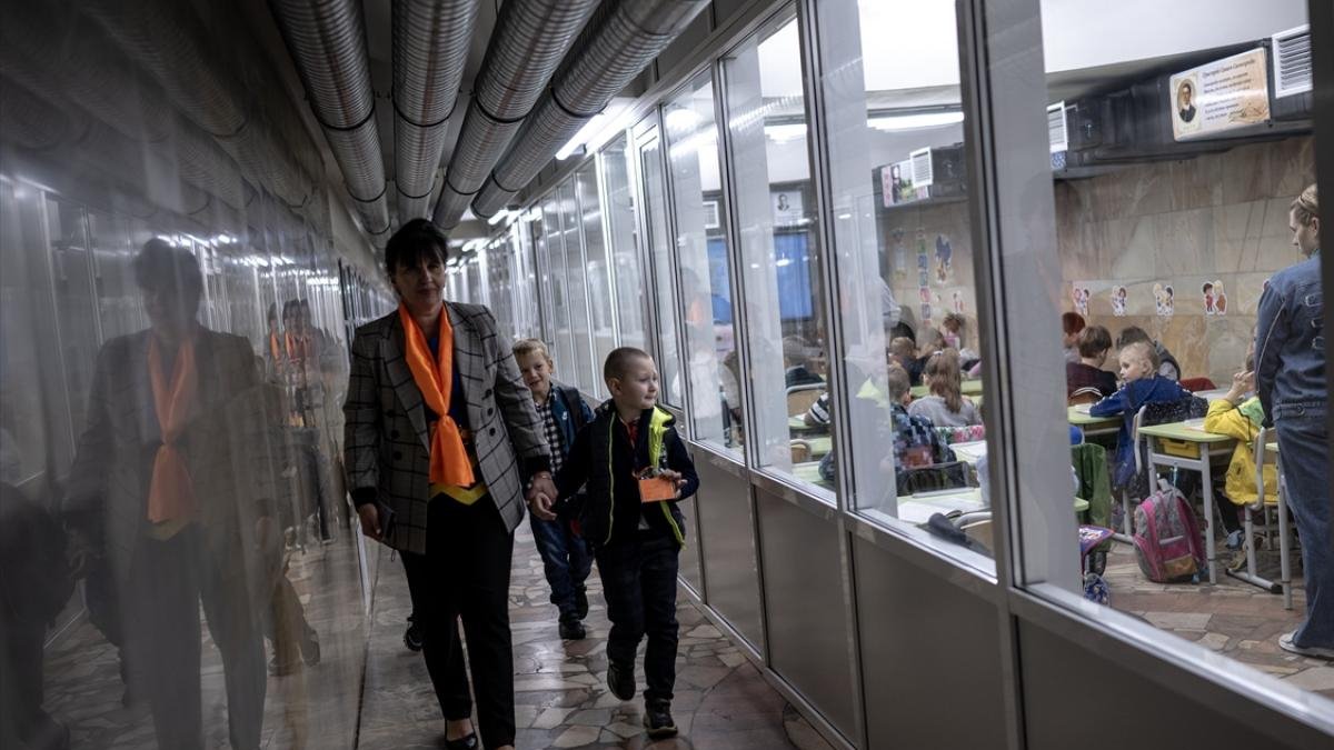 Rus güçlerin saldırısı en çok çocukları etkiledi: Artık yer altında okuyacaklar