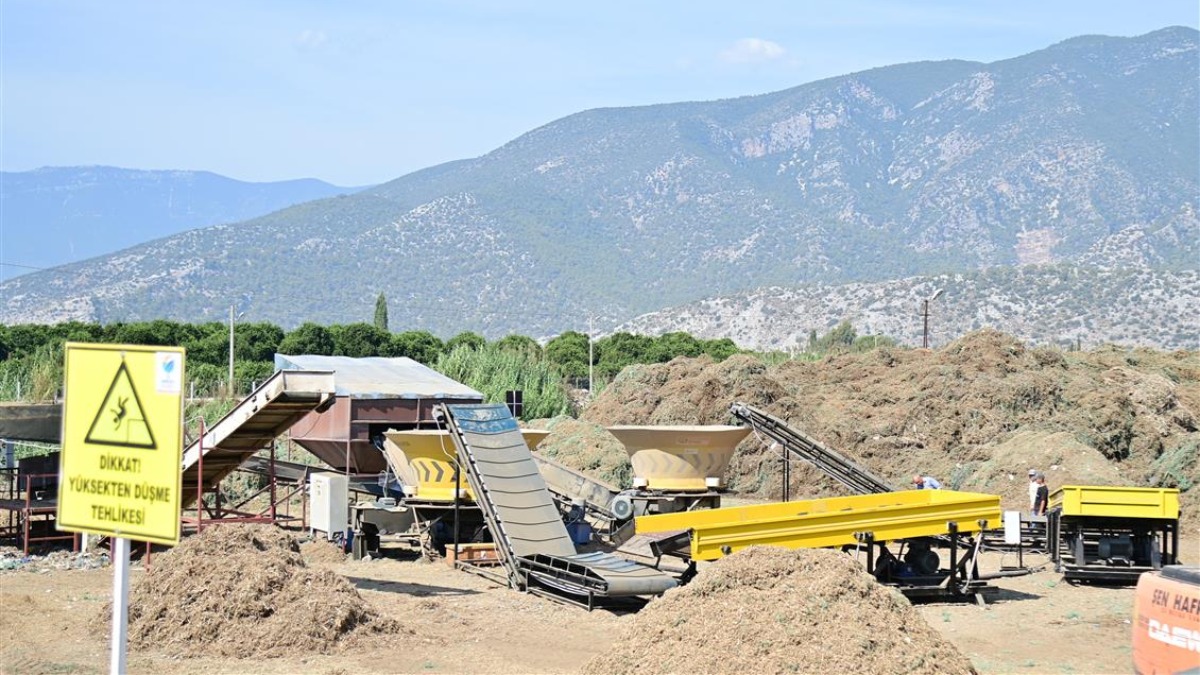 Kumluca’nın muhtarları Organik Gübre Tesisini ziyaret etti