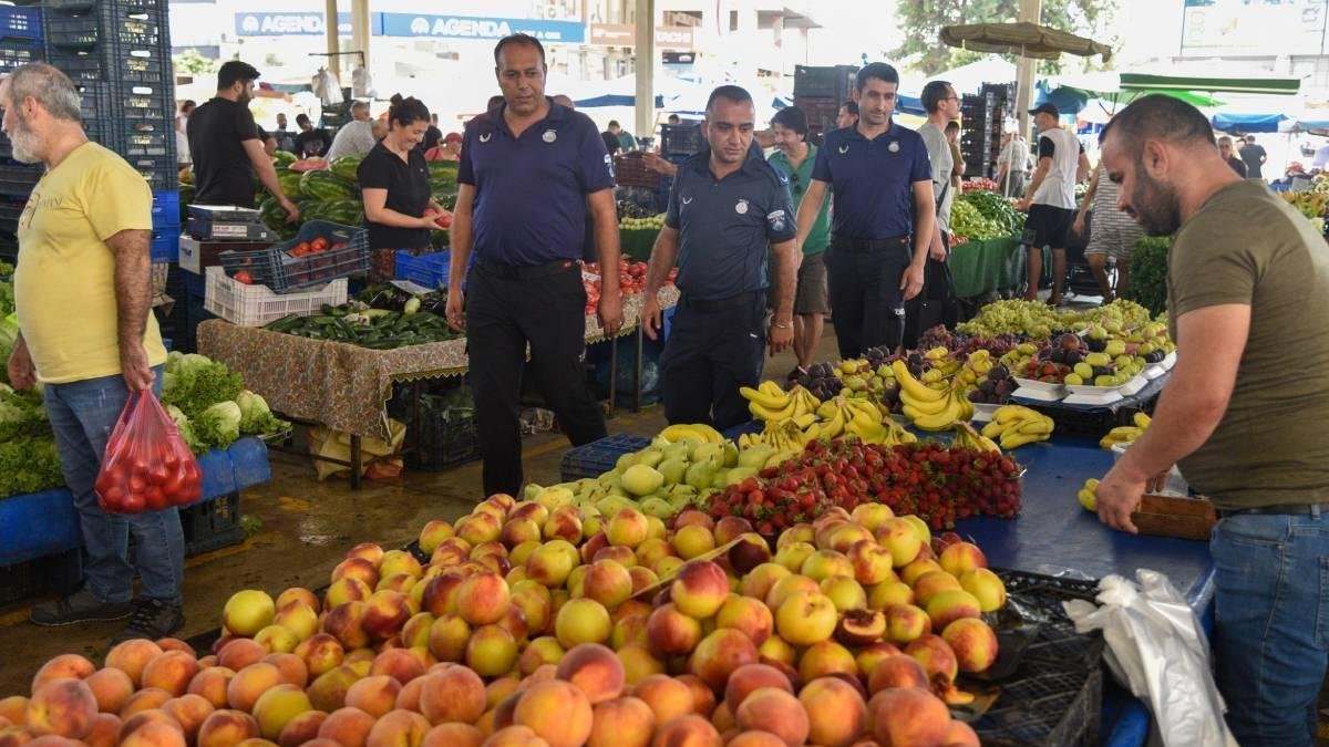 Pazarda 'sessiz' dönem: 'Gel ablacım gel, seç seç seç'e para cezası