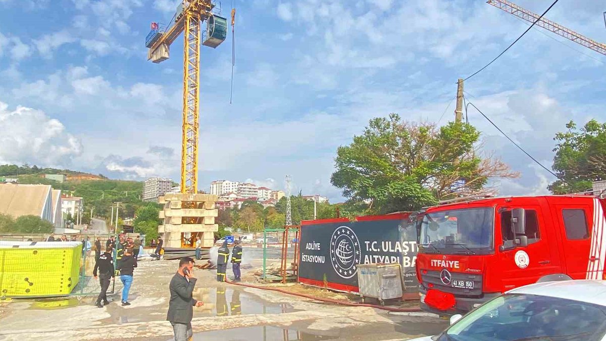 Metro işçilerinden kule vincin tepesinde eylem: İki aydır maaşını alamayan çalışanlar iş bıraktı