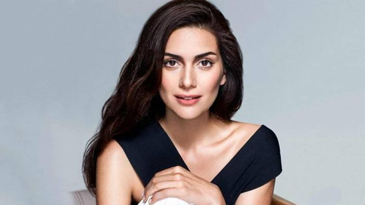 Kilo verip imajını yenilemişti!  Bergüzar Korel makyajsız pozlarıyla ortalığı salladı " kim der 41 yaşında"