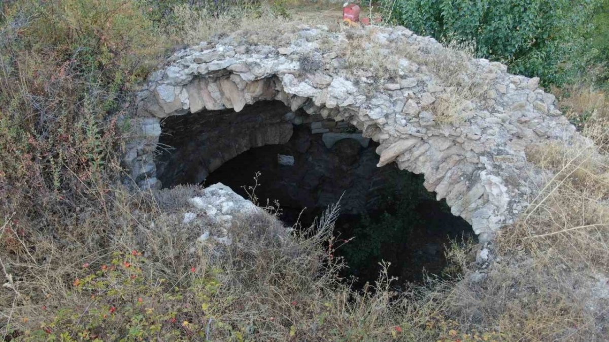 Defineciler kazmakla bitiremedi! Didik didik hazine arıyorlar, o kilisenin hikayesi tüyler ürpertici