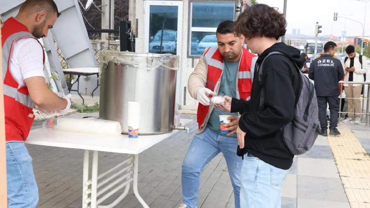 Belediye'den öğrenci ve vatandaşa "İkram Çeşmesi" hizmeti! Artık kimse sıcak çorbasını içmeden güne başlamayacak