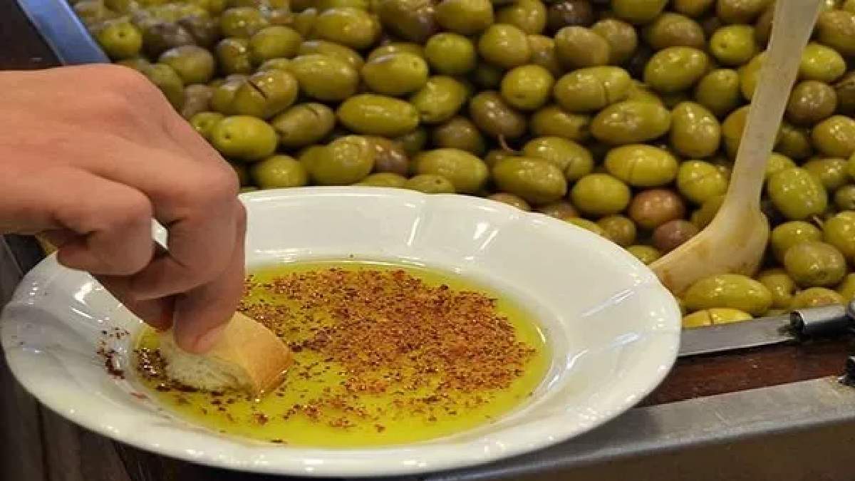 'Zeytin ekmek yeriz' demeyin, zeytine de zam yolda! Rekolte kaybı zeytin etiketlerini fena yakacak