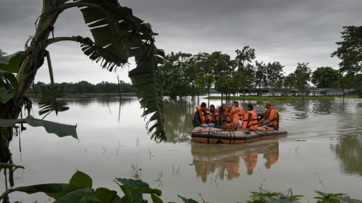 Hindistan'ı sel vurdu: Onlarca asker kayıp