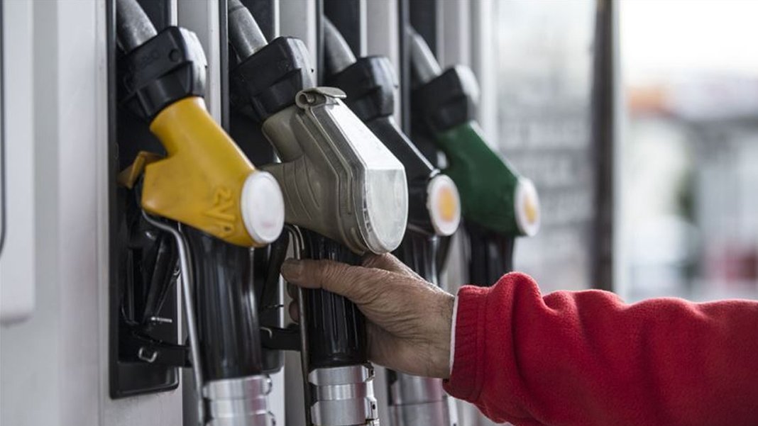 Benzinde büyük indirim: Bu geceden itibaren geçerli