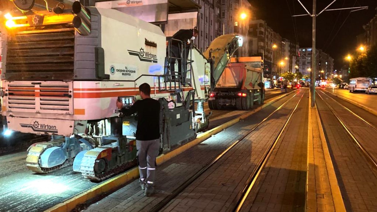 Büyükşehir ekiplerinden gece çalışması