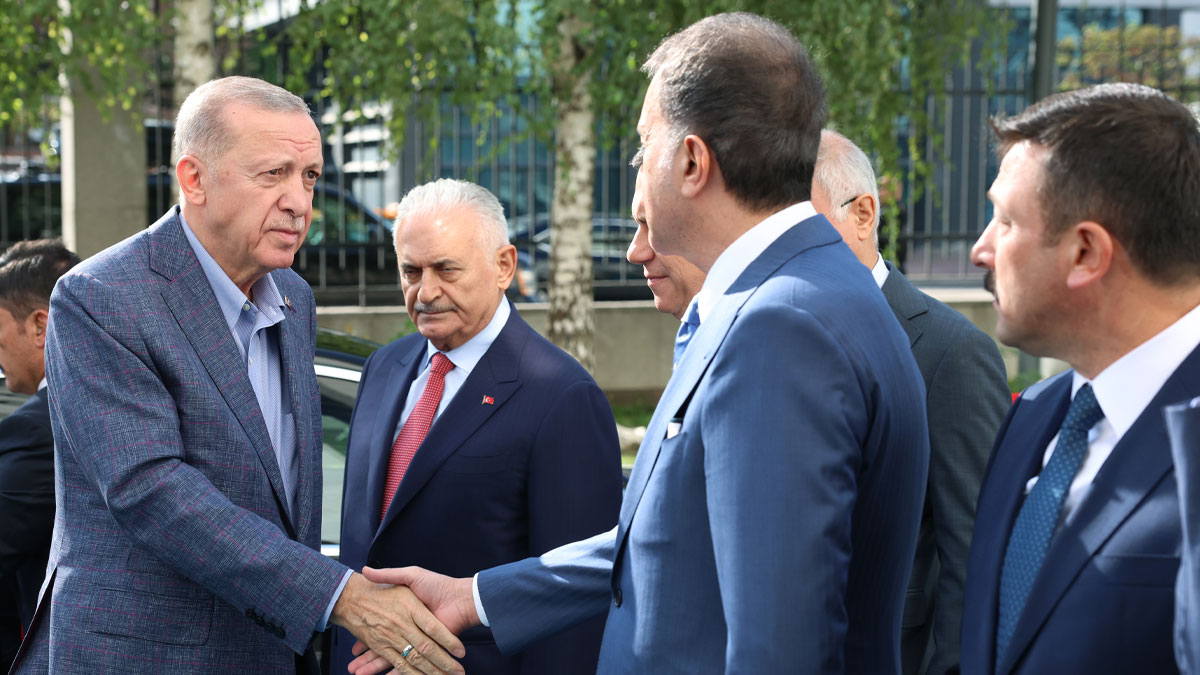 Programları iptal edilen Erdoğan AK Parti Genel Merkezi'nde