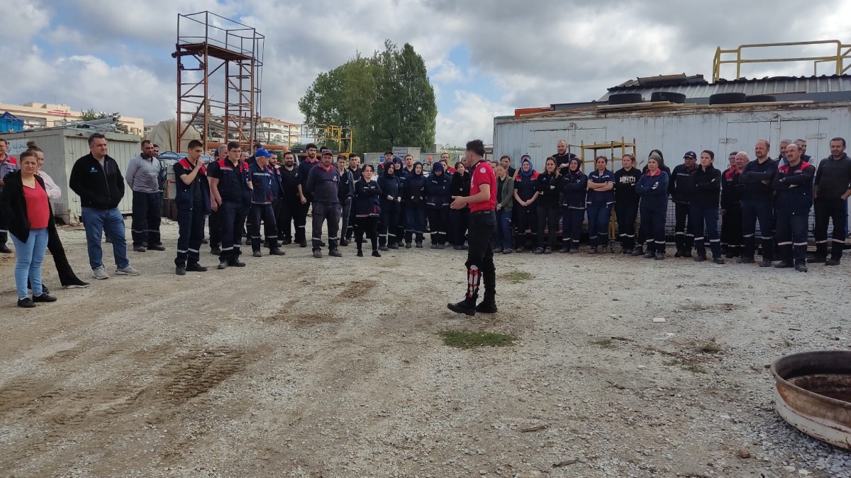 Bozüyük Belediyesi İtfaiyesi’nden fabrika personeline yangın eğitimi