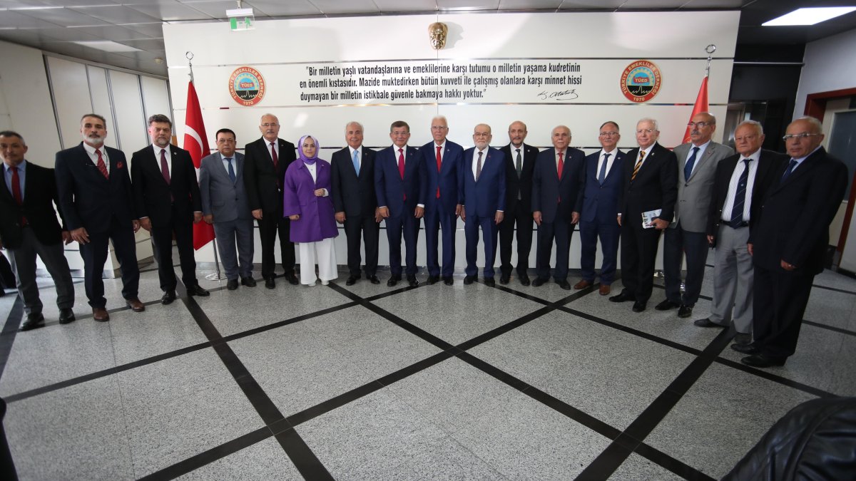 Karamollaoğlu ve Davutoğlu emekli derneklerini ziyaret etti: ‘Gereğini yapmadan 'inşallah' demek caiz değil'