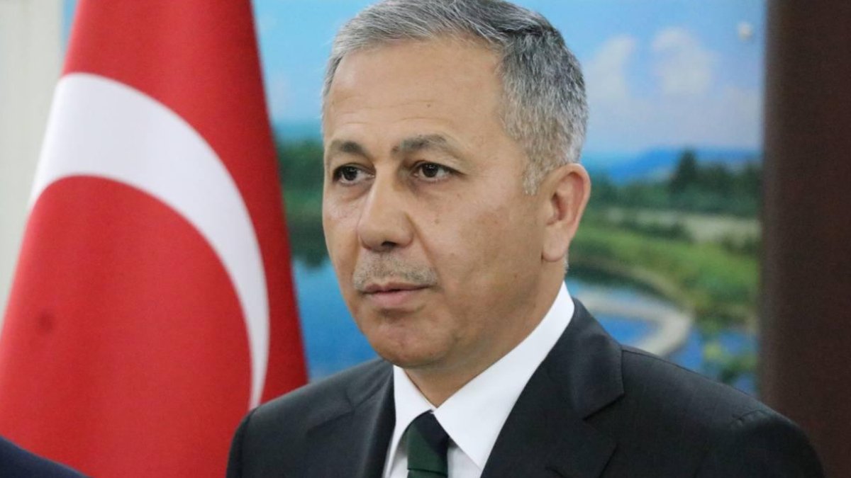 Bakan Yerlikaya: Polisimiz kovalamaca sırasında şehit oldu