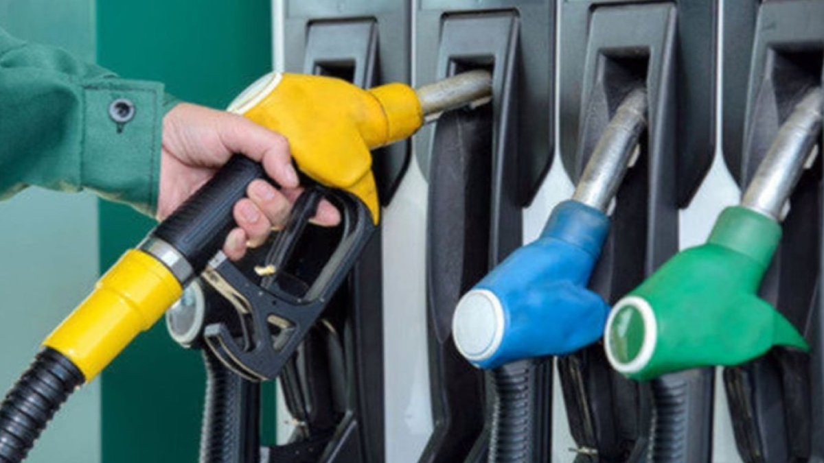 Cebinde bu bankanın kartı olan akaryakıt fiyatlarını düşünmesin! Herkes zamlı alırken bu kişilere indirim yapılacak