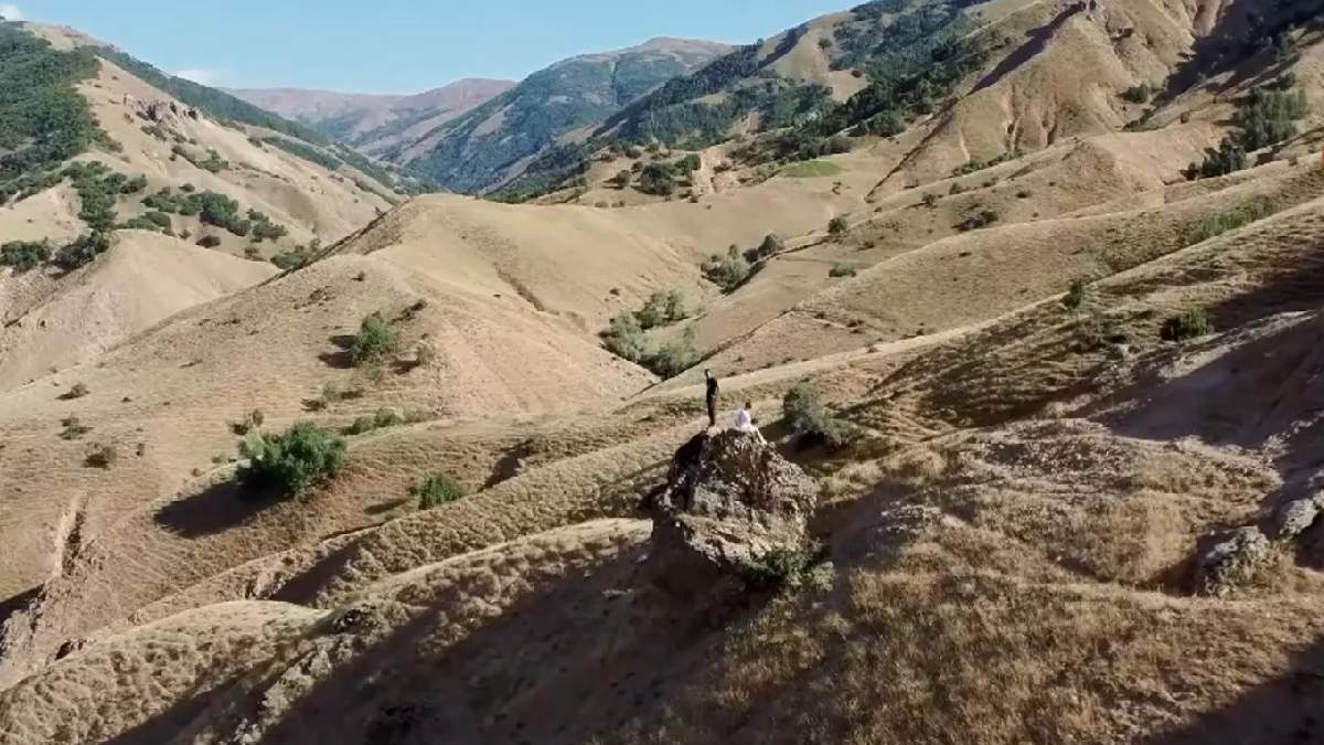 O taşı gören küçük dilini yutuyor! İki ayrı insan kafası: Sırrı ise bambaşka...