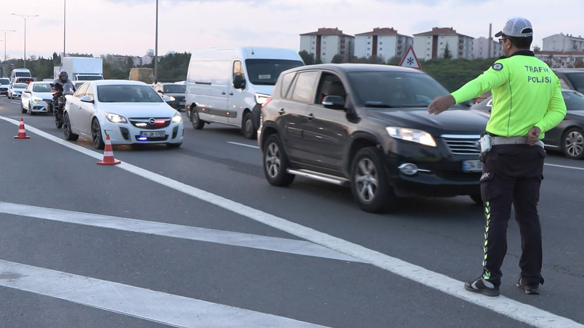 İstanbul'da çakarlı araçlara göz açtırılmadı: Herkes kuralına göre ilerlesin