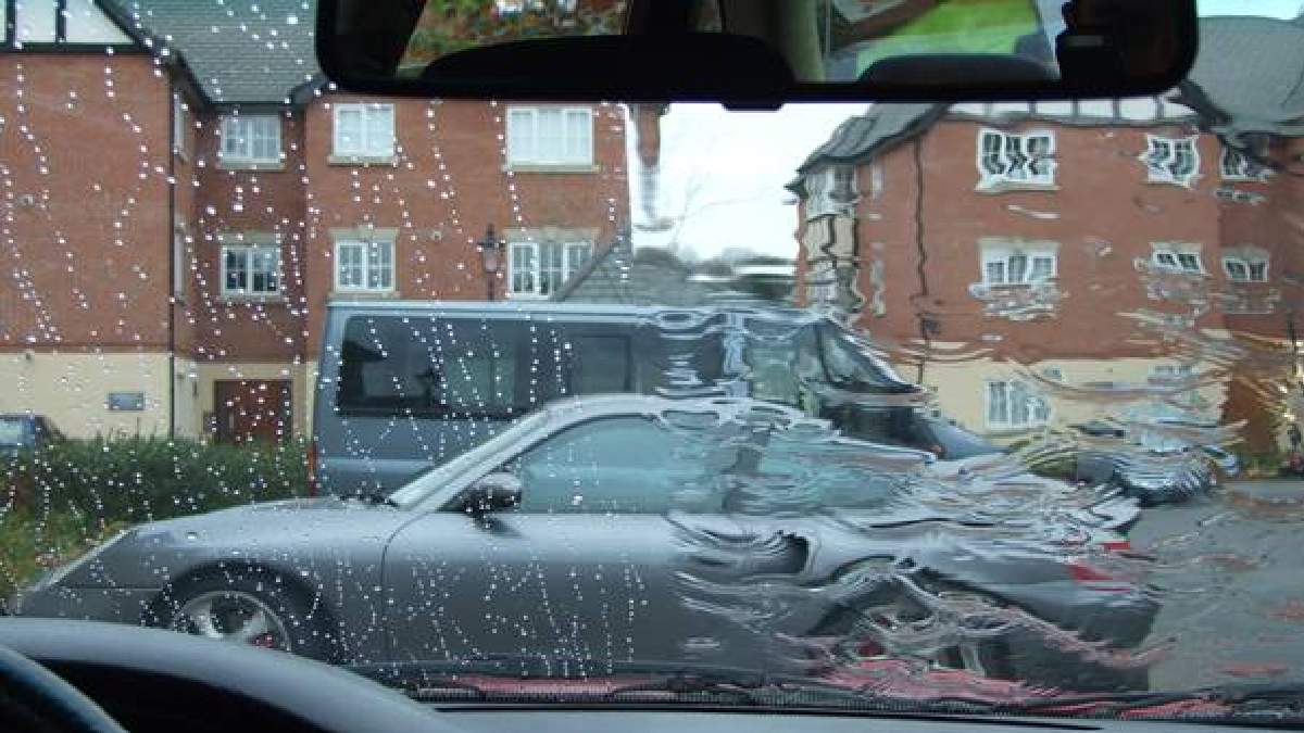 Camdaki yağmur lekelerini önlemenin pratik yolu! İki malzemeyi karıştırın ve silin: İz yok leke yok