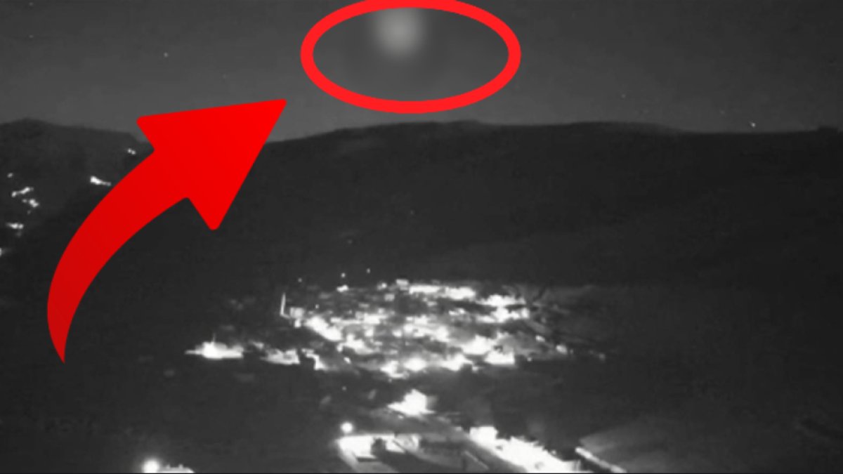 Rize'de gökyüzünde ilginç ışık! Görenler korkudan titredi, böylesi ilk kez kameralara çekiliyor