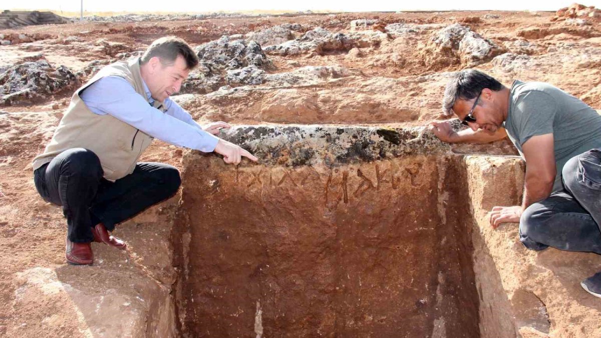 Adıyaman'ın Perre Antik Kent'inde yazıtlı mezar odası keşfedildi
