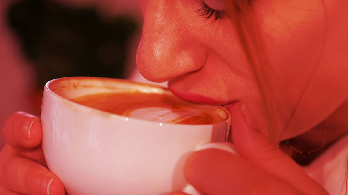 Fiyatı düşürmek için kahveye öyle bir şey koyuyorlarmış ki, mide bulandırıcı! Şahit olduklarını detaylarıyla anlattı