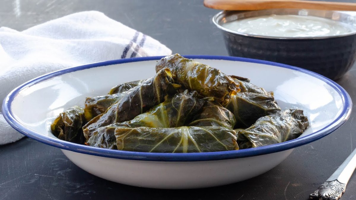 Herkes en lezzetlisi Trabzon'da sanıyordu! Kara lahana o ile tescillendi: Buraya gidince kara lahana sarması yemeden dönmeyin