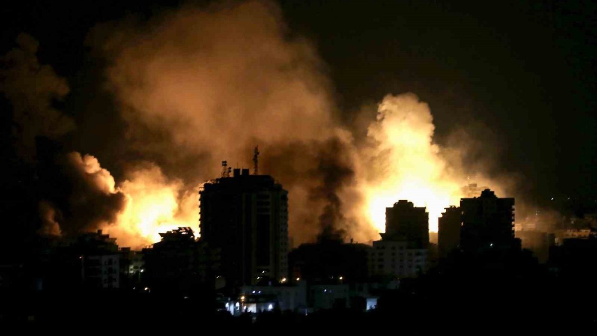 İsrail Gazze'nin elektrik ve su akışını kesti