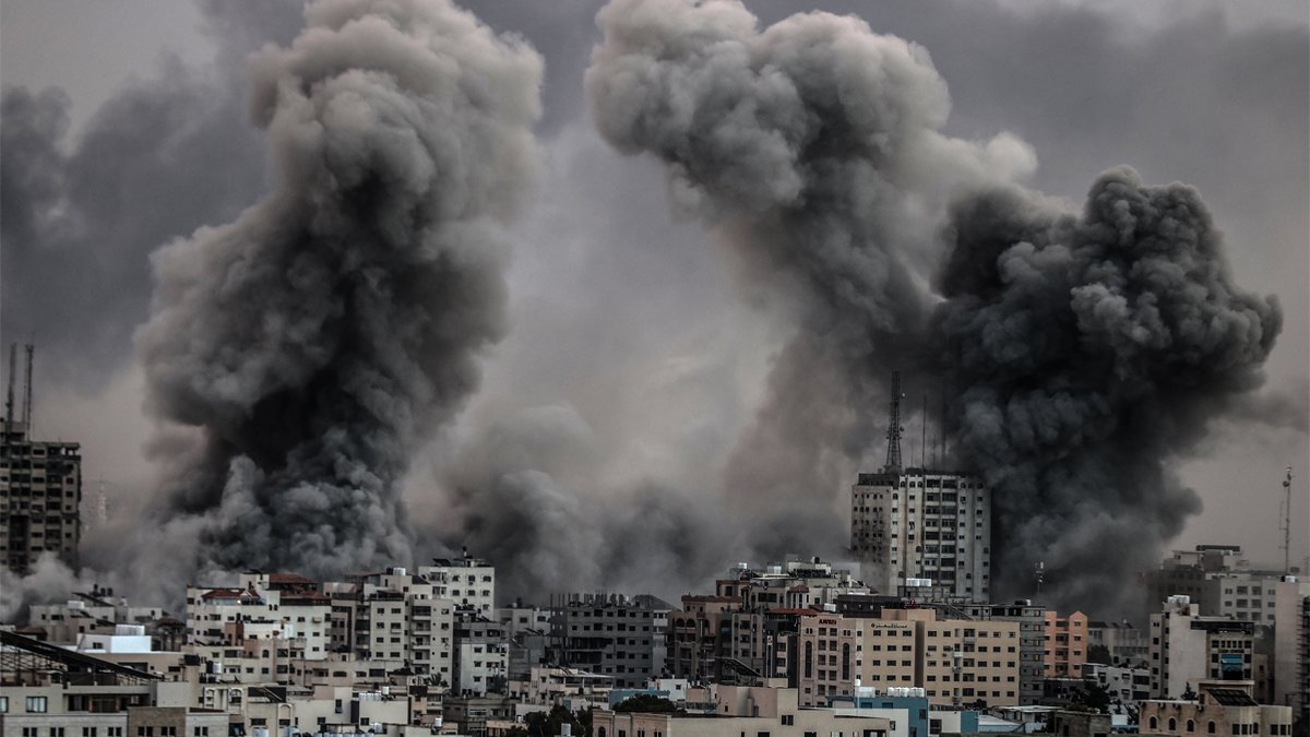 İsrail denizden de saldırmaya başladı: Gazze'ye roket yağmuru
