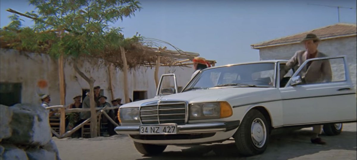 Kemal Sunal filmlerinin meşhur arabası satışa çıktı! 1984 model Mercedes'e talip yağıyor: Ama satıcının bir şartı var