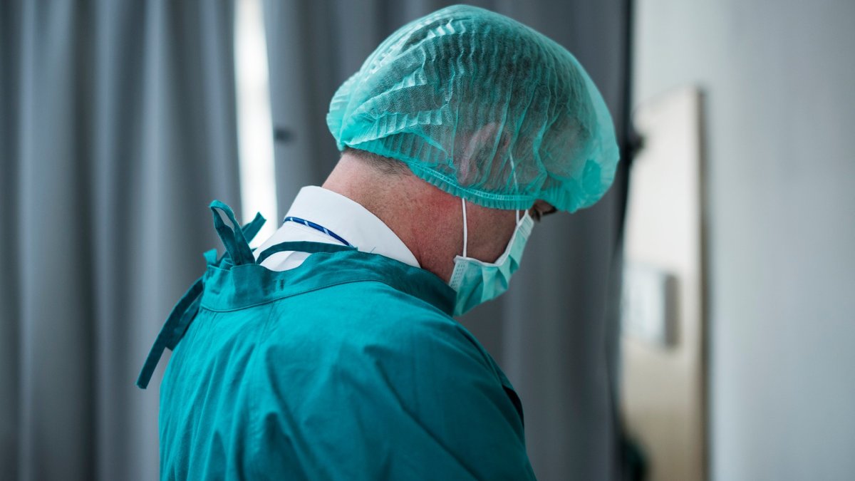 Doktor intiharları çalışma şartlarındaki zorluğu gösteriyor