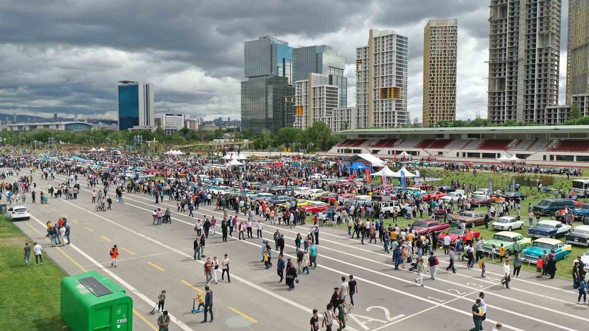 Klasik otomobil sevenler akın ediyor! Festival tarihi belli oldu, farklı bir aktivite arayanlar buna bayılacak