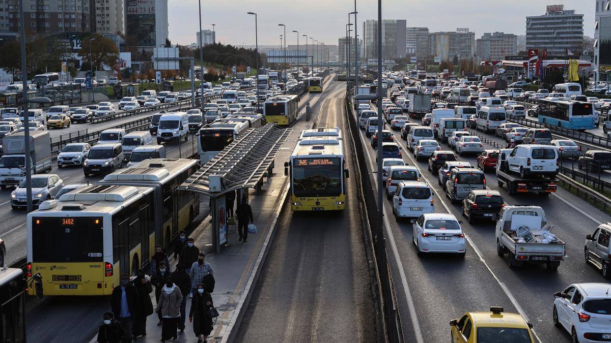 İstanbul'da trafik yoğunluğu yüzde 74'e ulaştı