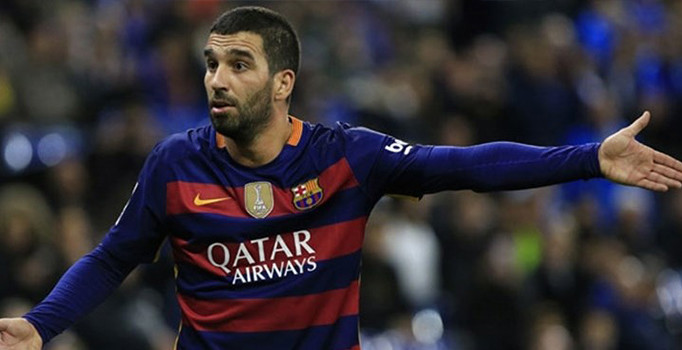 Sosyal medyanın yeni konusu Arda Turan'ın göbeği