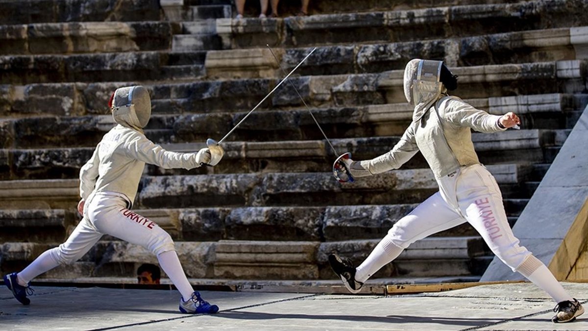 Milli eskrimciler hafta sonu 3 ülkede piste çıkacak