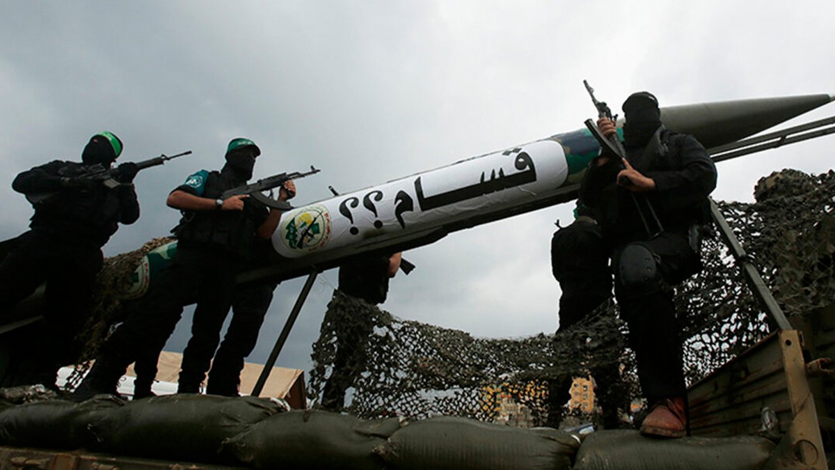 Hamas İsrail'in kuzeyine en uzun menzilli füzesini fırlattı