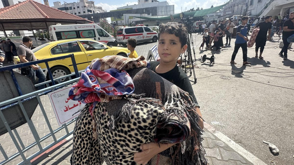 İsrail kabusu yaşatıyor: Ölümden kaçan 35 bin kişi hastaneye sığındı