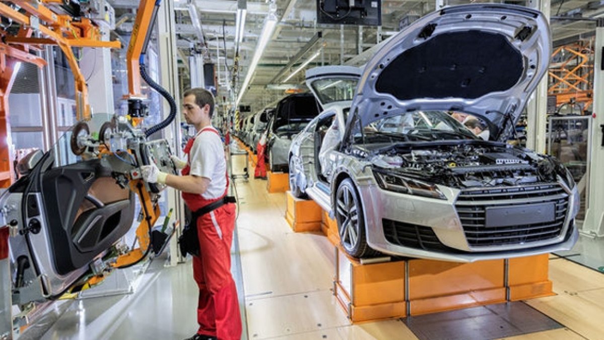 Dünyaca ünlü otomobil firması kepenk indirdi! Üretimler durduruldu, binlerce çalışan işi bıraktı