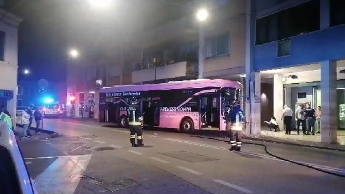 İtalya’da aynı firma, ikinci kaza: Binanın kolonuna çarptı, 15 kişi yaralandı