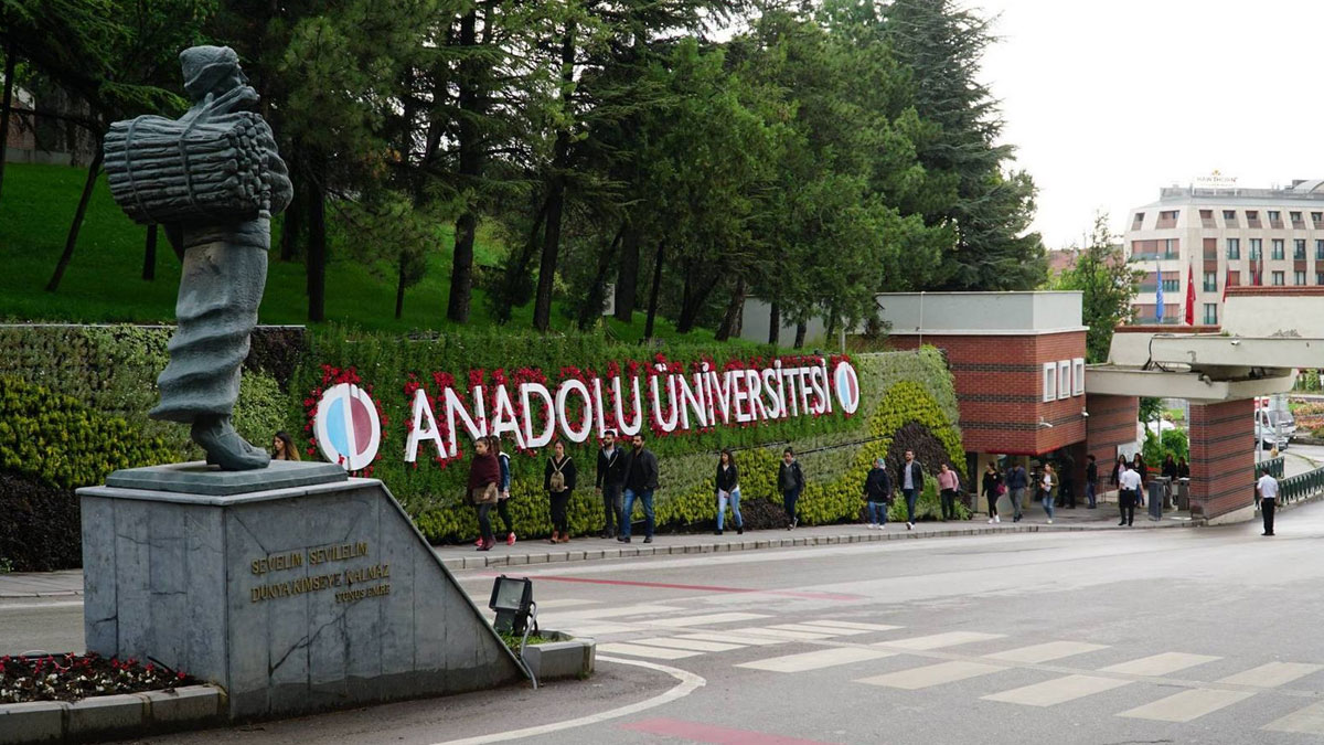 Anadolu Üniversitesi'nden intihar eden öğrenci için 'elim hadise' açıklaması