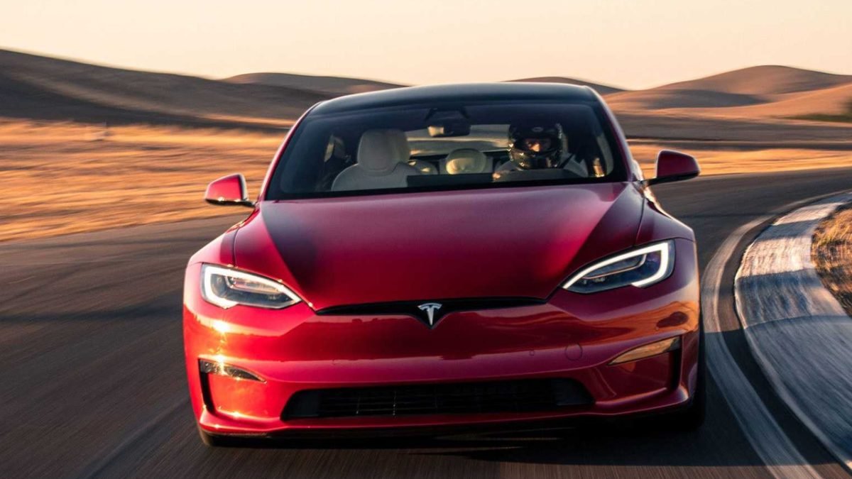 Tesla'sı olanlar dikkat! Hemen bu yazılımı yükletin... Yoksa sonu fena...