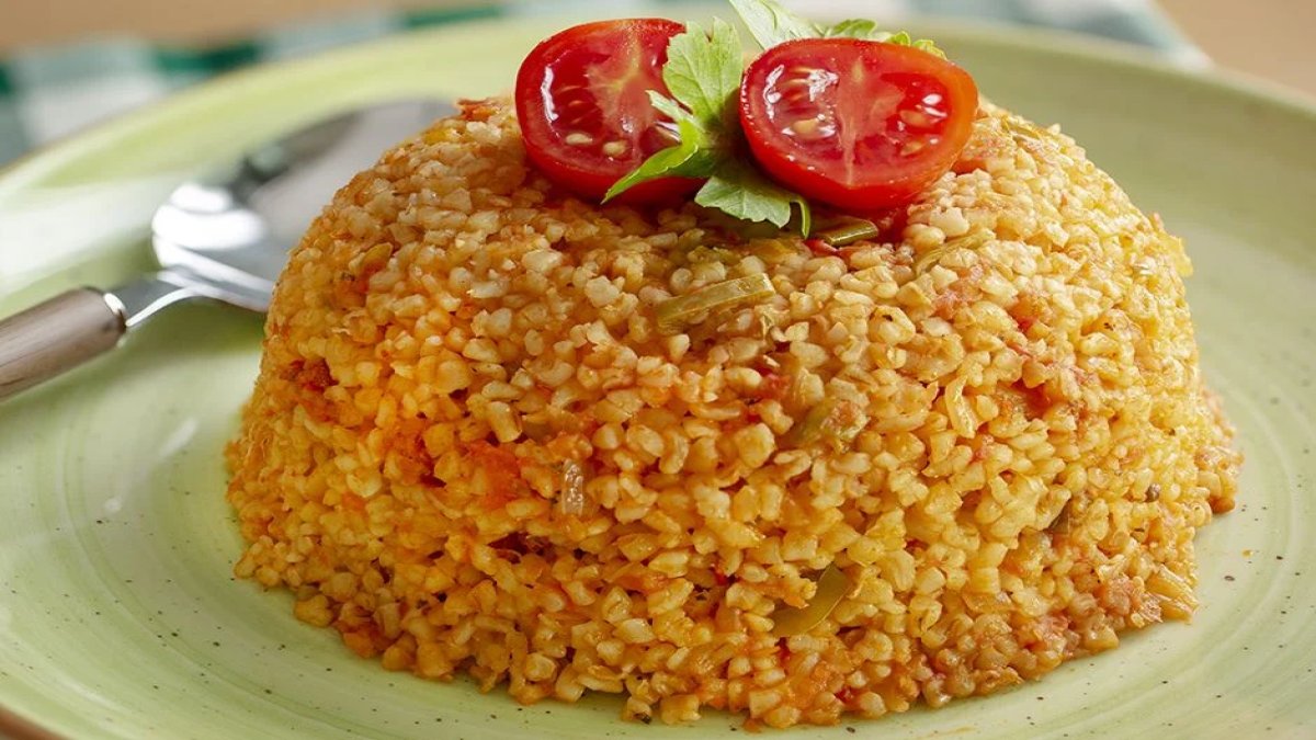 Bulgur pilavı bu püf noktasıyla tabak tabak yedirecek! İşte bulgur pilavı lezzetine lezzet katan mutfak sırrı