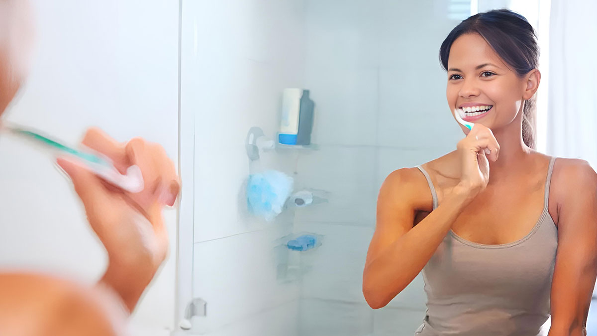 Diş fırçası kullanırken herkes aynı hatayı yapıyor, meğer çok zararlıymış! Diş sağlığını mahvediyor