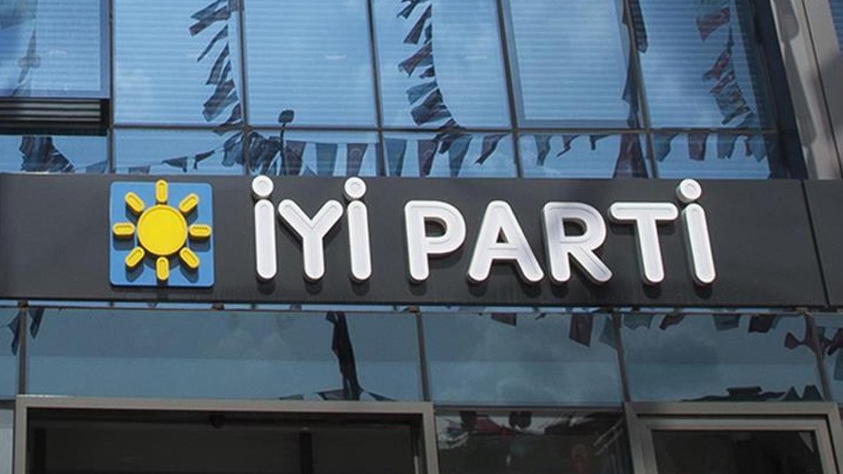 İYİ Parti'de 300 kişilik toplu istifa