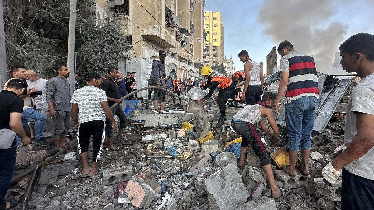 Gazze'de camiye saldırı: Ölü ve yaralılar var