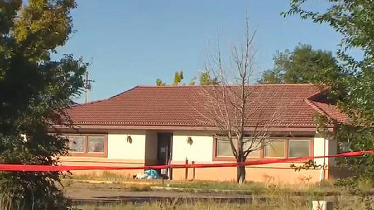 Kötü kokudan şüphelenip girdikleri binada küçük dillerini yuttular! Korkunç manzarayı hiç kimse tahmin etmemişti