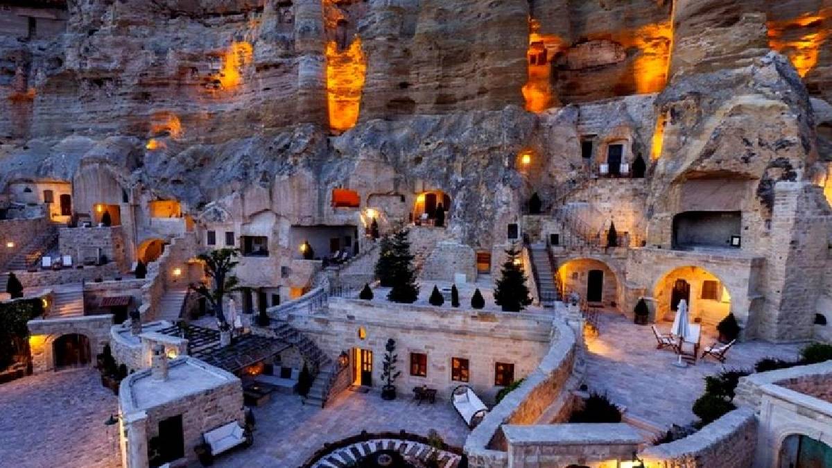 Bildiğiniz tüm tatil adreslerini unutun! Herkes akın akın mağarada kalmaya gidiyor: Nevşehir’i bile unutturuyor